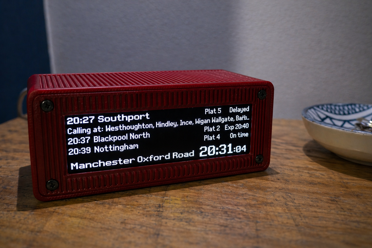 Custom UK Train Departure Board – Live National Rail Updates – Desktop Display