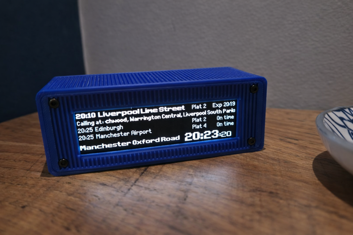 Custom UK Train Departure Board – Live National Rail Updates – Desktop Display