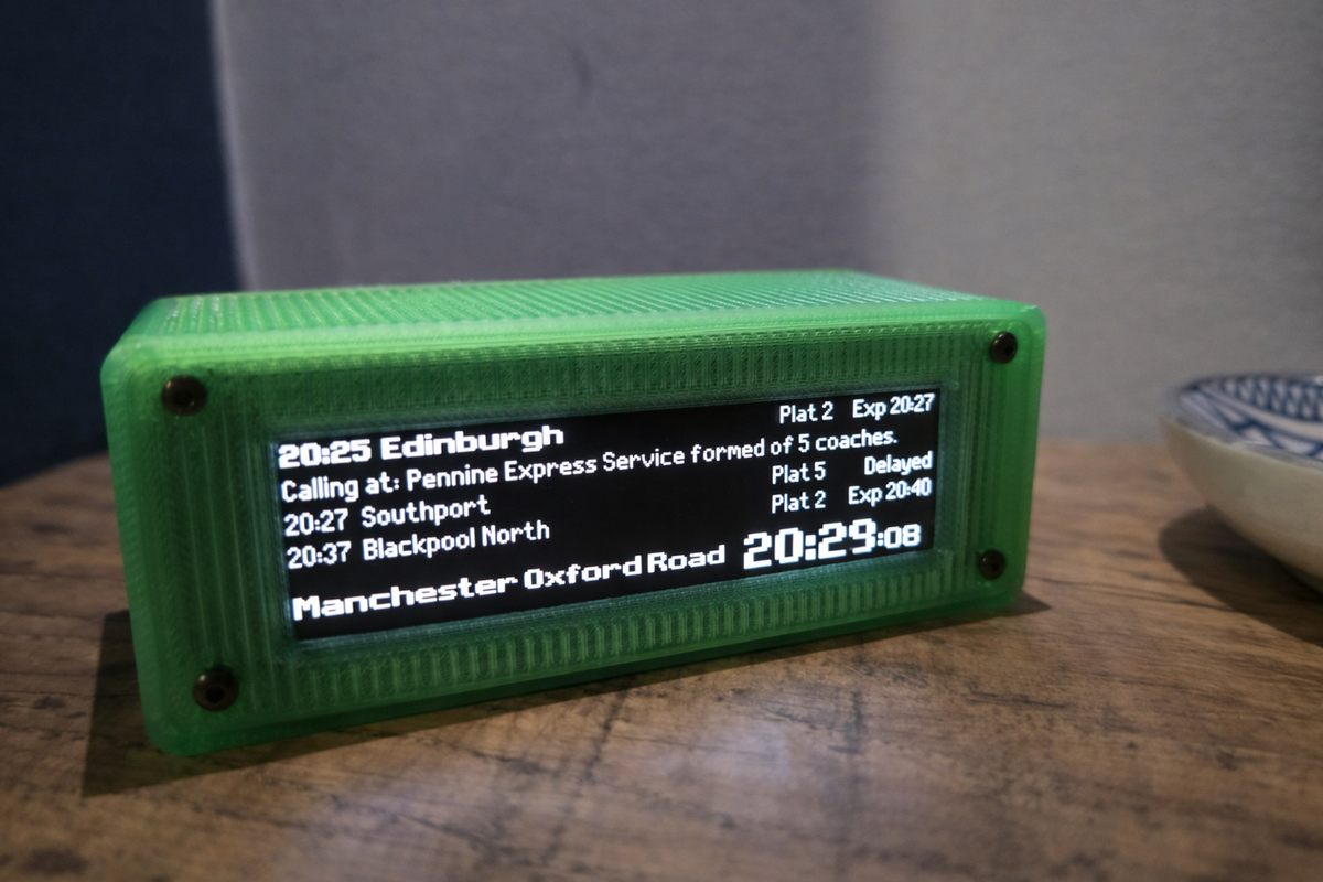 Custom UK Train Departure Board – Live National Rail Updates – Desktop Display